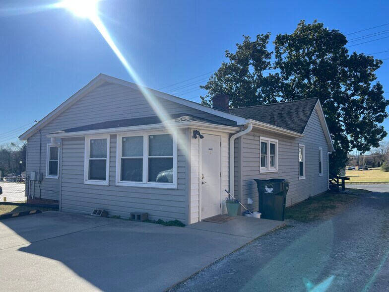 More Photos Of 115 E College Ave, Shelby Office For Sale