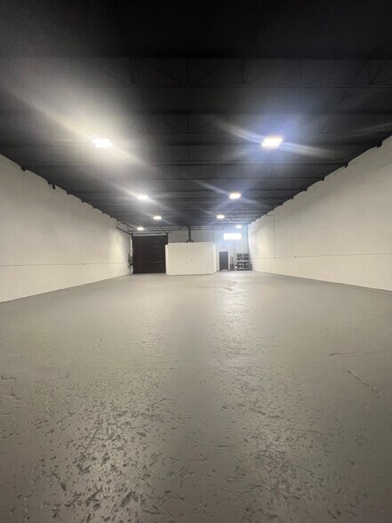 More Photos Of 920 W 19th St, Hialeah Warehouse For Sale