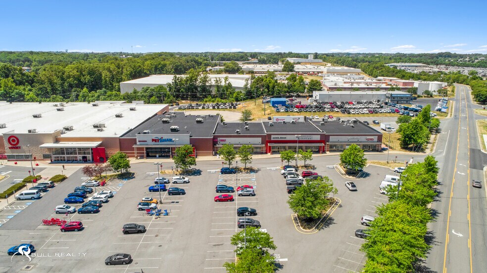 More Photos Of 27 S Gateway Dr, Fredericksburg Storefront For Sale