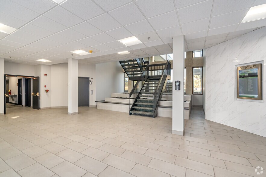 More Photos Of 100 Tower Dr, Burr Ridge Medical For Lease