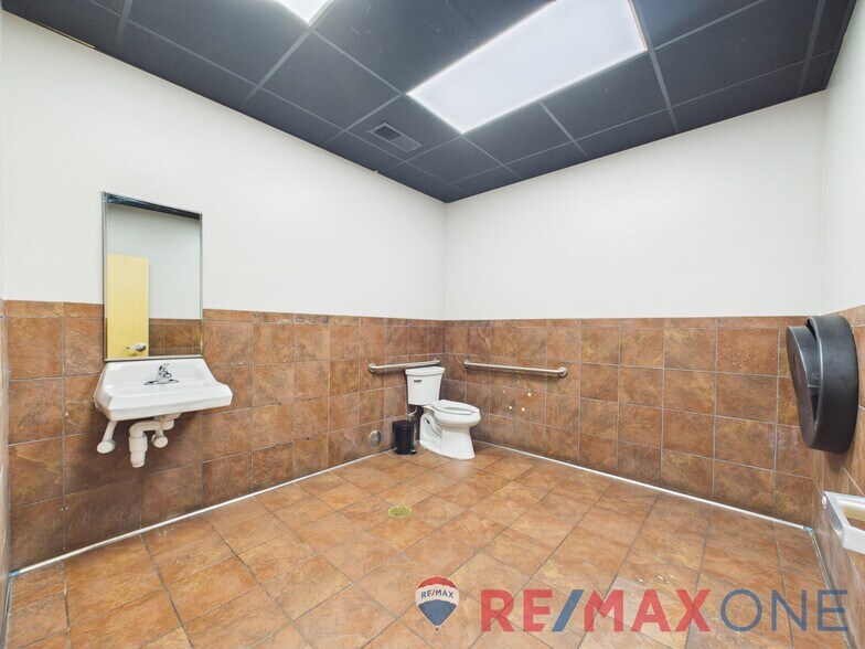 More Photos Of 2208 E Kansas Ave, Garden City Fast Food For Sale