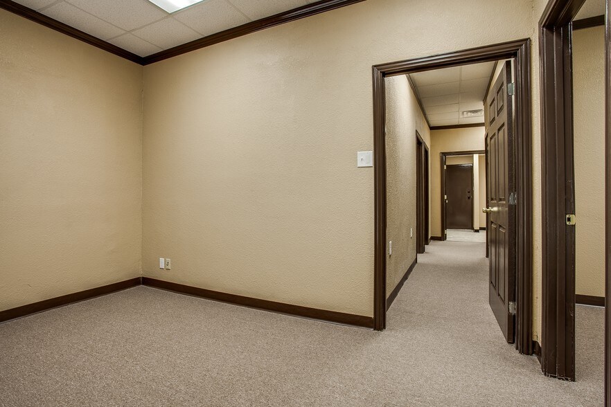 More Photos Of 3260 Southern Dr, Garland Medical For Lease