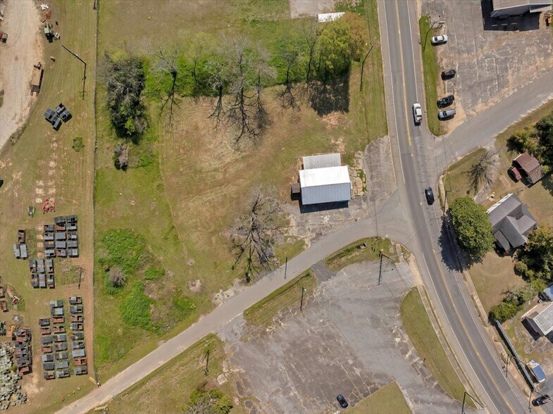 More Photos Of 131 S Jackson St, Hawkinsville Flex For Sale