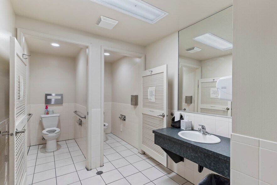 More Photos Of 1480 E Ridgeline Dr, Ogden Office For Sale