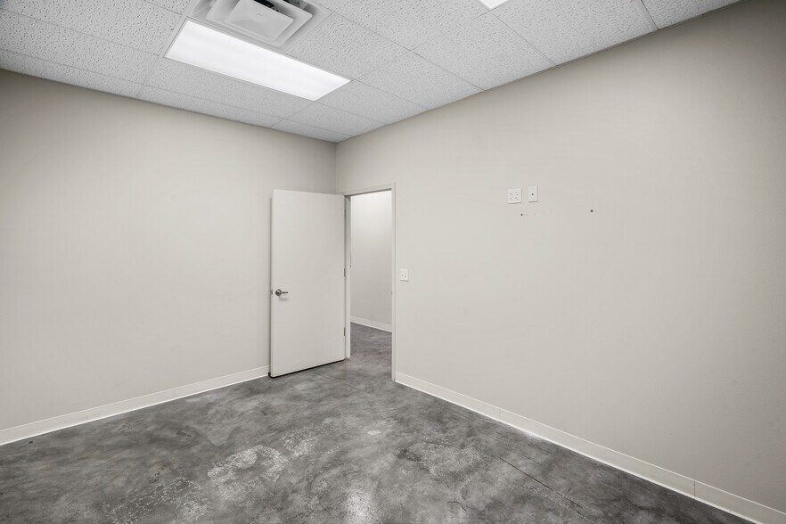 More Photos Of 2000 Lomaland Dr, El Paso Storefront Retail Office For Lease