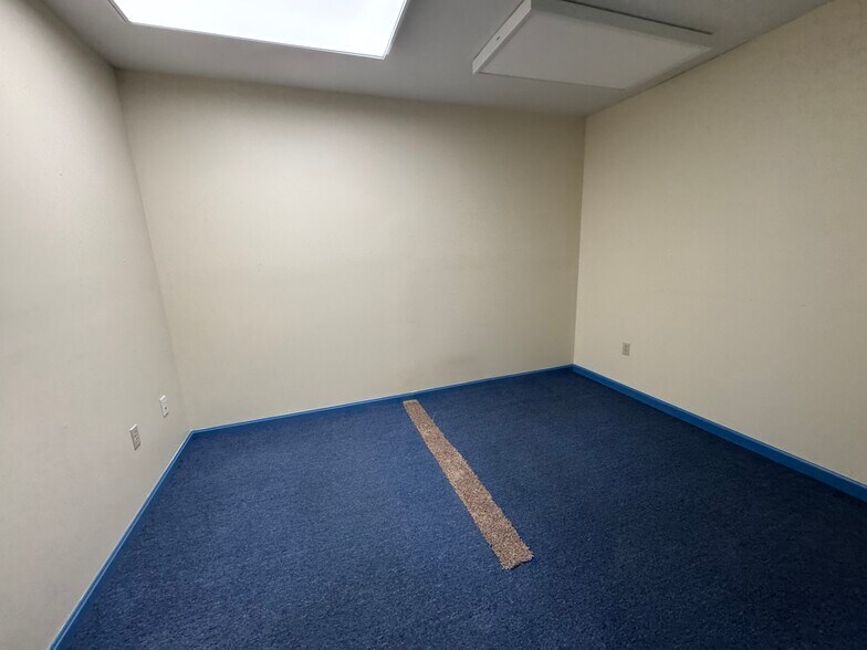 More Photos Of 51 Maddex Dr, Shepherdstown Office For Lease