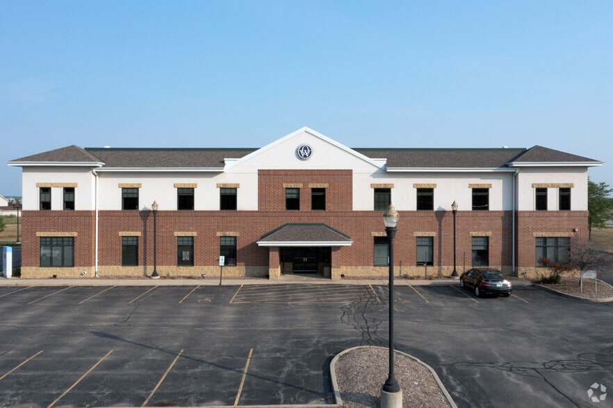 More Photos Of 1231 S Rochester St, Mukwonago Office For Lease