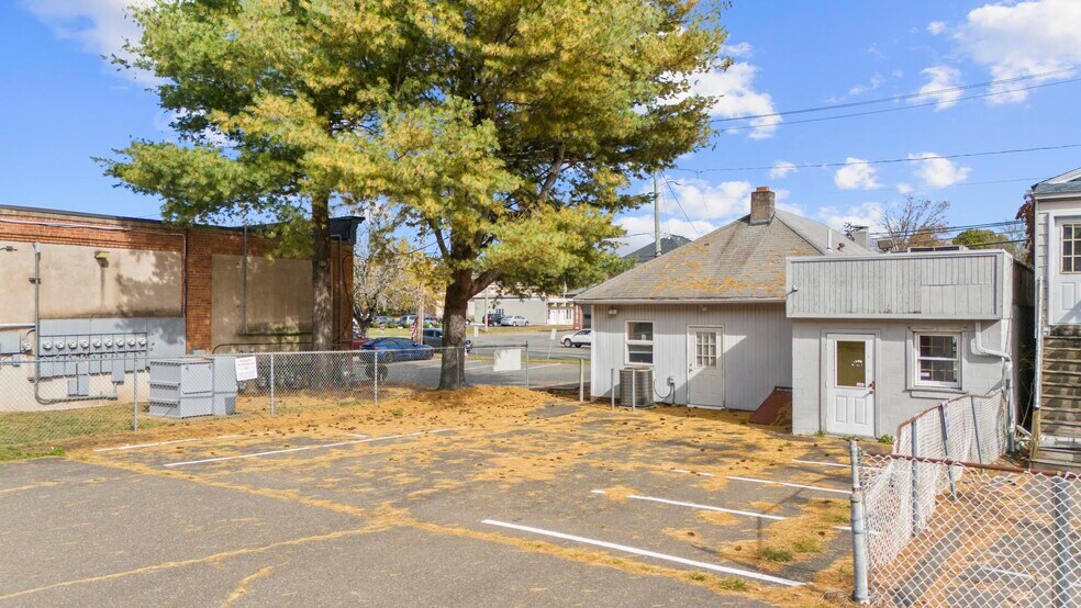 More Photos Of 2980 Whitney Ave, Hamden Storefront Retail Office For Lease