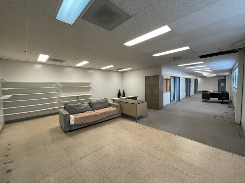 More Photos Of 4462 Malaai St, Honolulu Warehouse For Lease