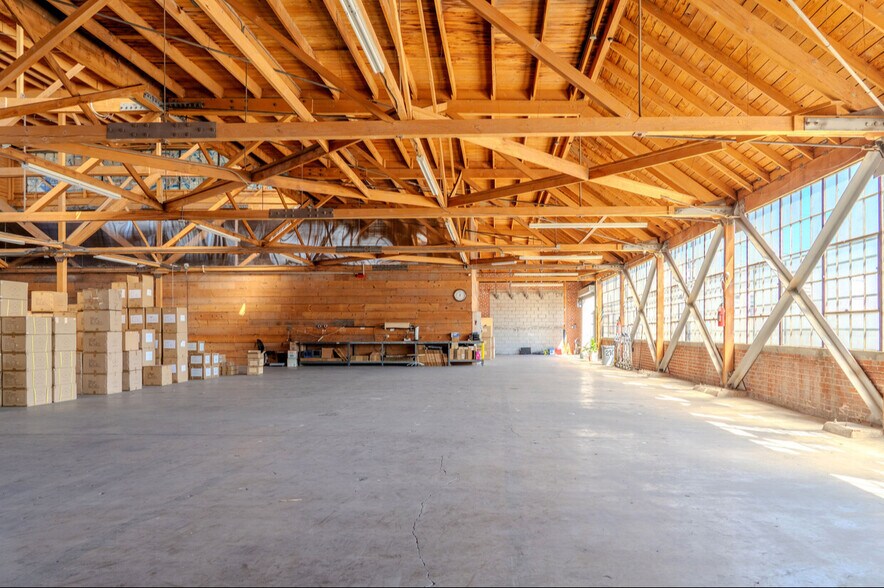 More Photos Of 2900 E 11th St, Los Angeles Warehouse For Lease