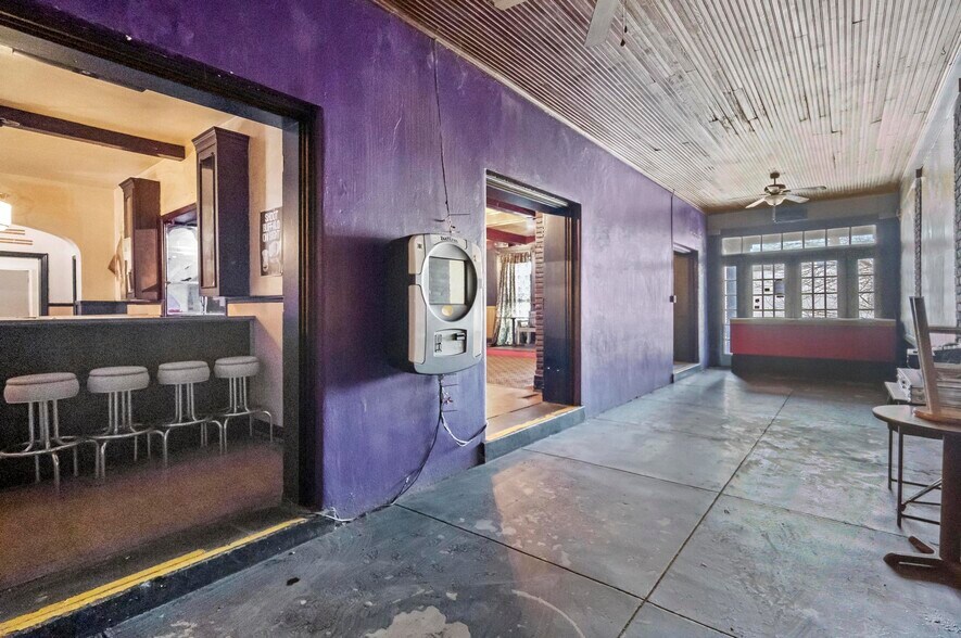 More Photos Of 24 E 3rd St, Newport Bar For Sale