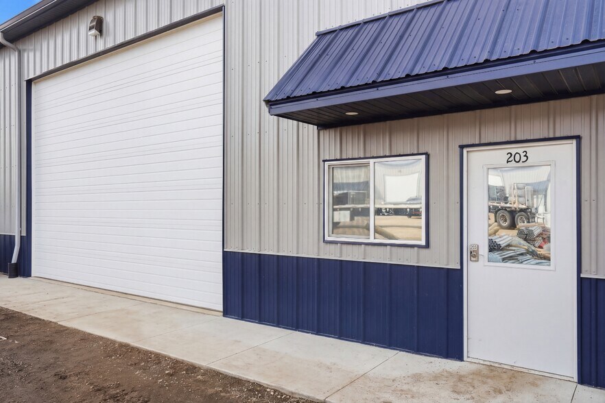 More Photos Of 1650 Commercial Dr, Walford Warehouse For Sale