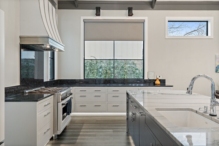 More Photos Of 106 E College St, Fredericksburg Specialty For Sale