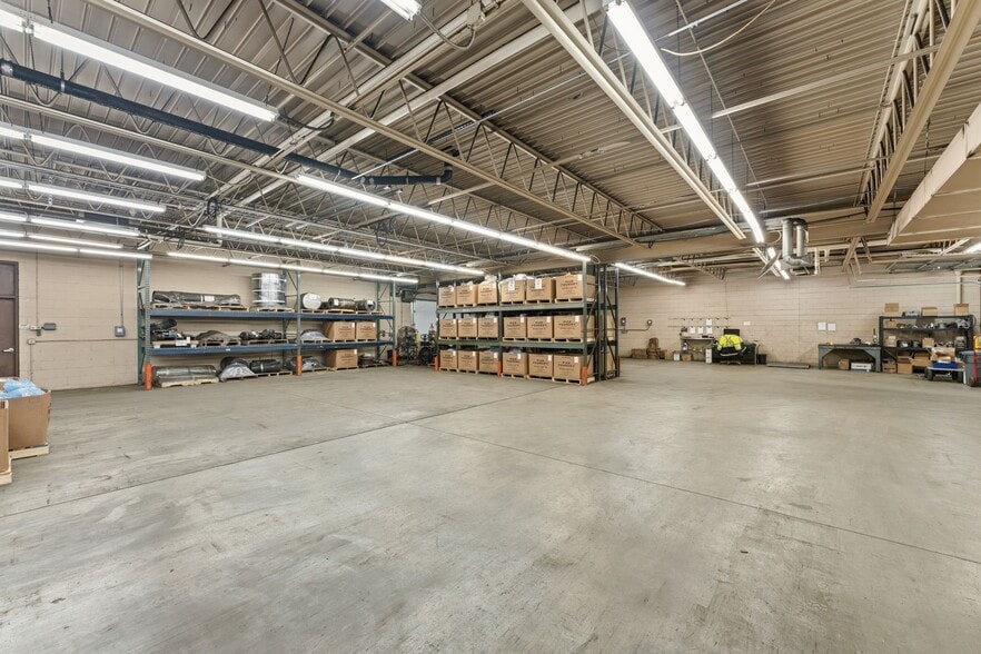 More Photos Of 124 Eva St, Saint Paul Light Manufacturing For Sale