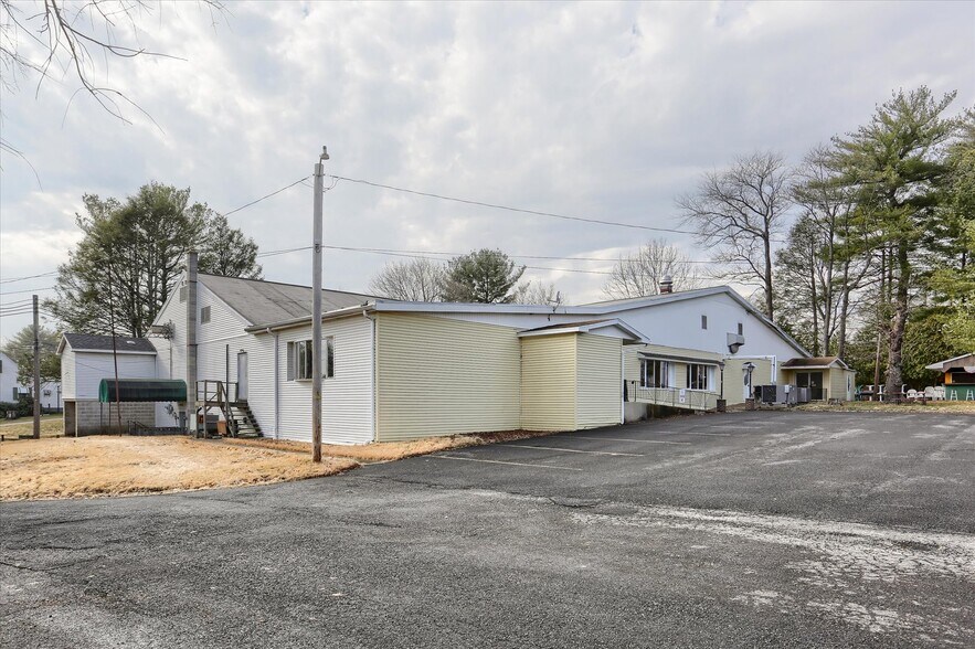 More Photos Of 145 Chamberlaine Ave, Pottsville Flex For Sale