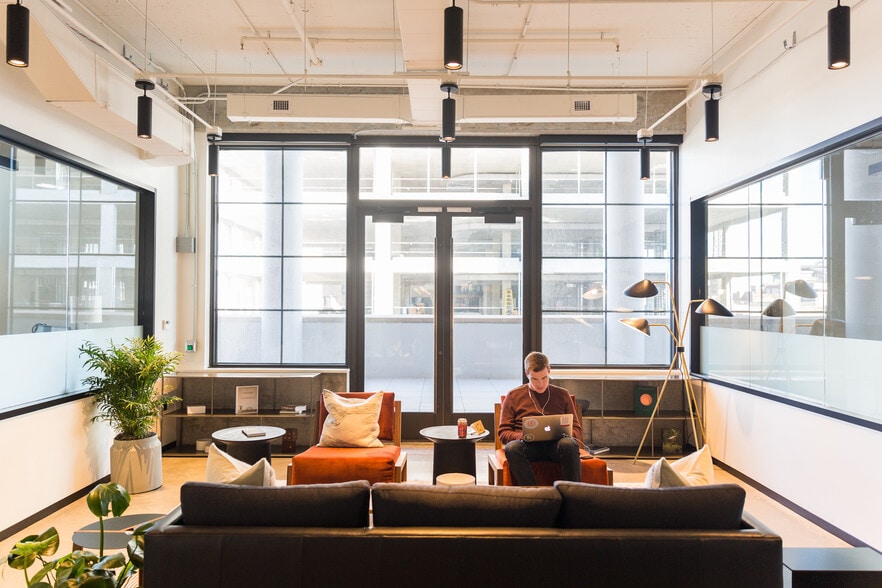 More Photos Of 231 S LaSalle St, Chicago Coworking Space