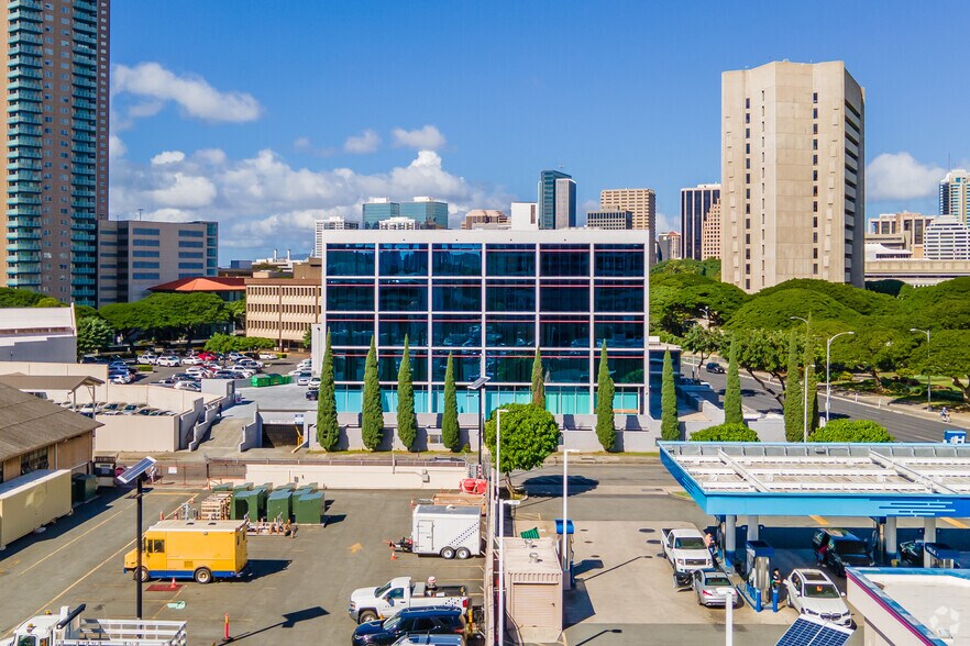 More Photos Of 705-715 S King St, Honolulu Office For Lease