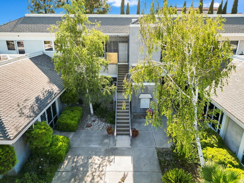 More Photos Of 250 W Main St, Woodland Office For Lease