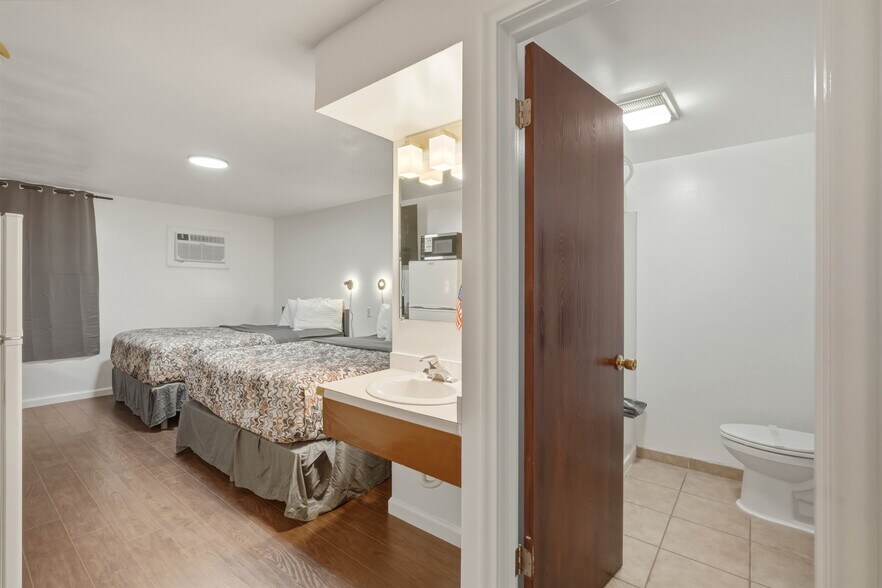 More Photos Of 311 E Main St, Vernal Hotel For Sale