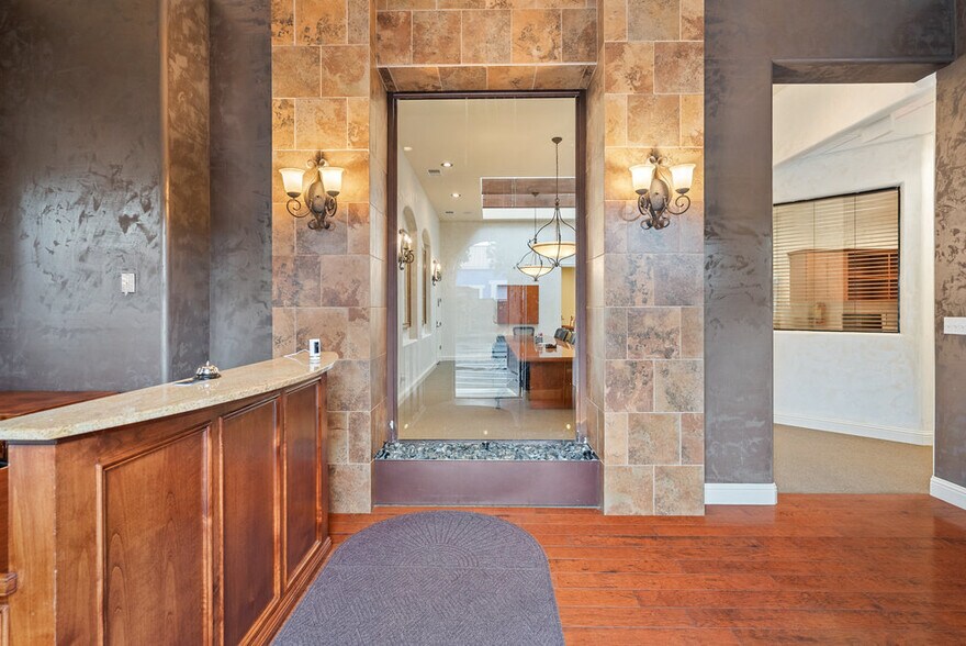 More Photos Of 829 San Benito St, Hollister Office For Sale