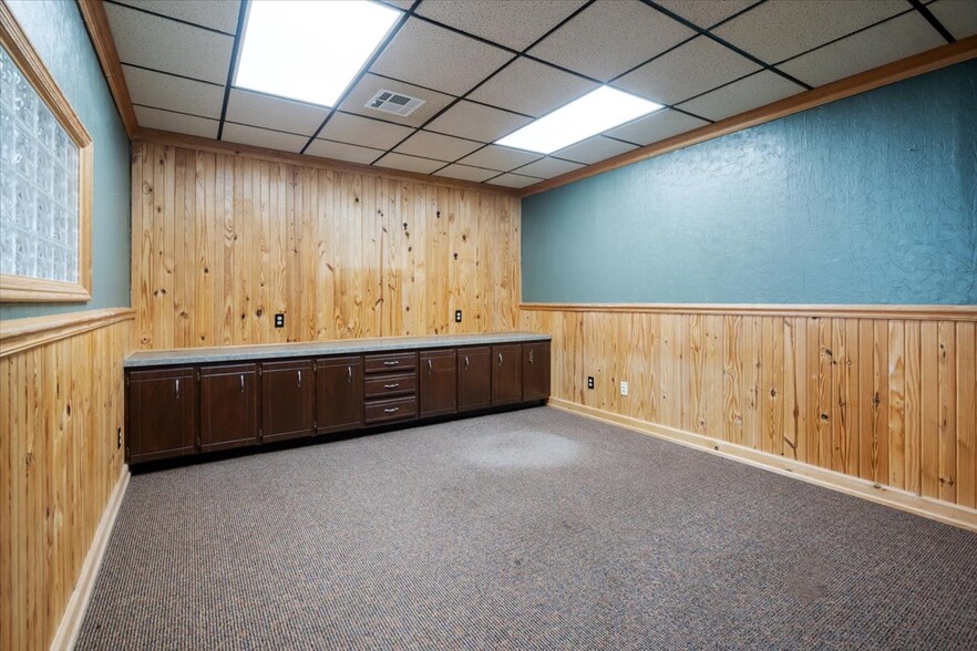 More Photos Of 411 W 1st St, Claremore Office For Sale