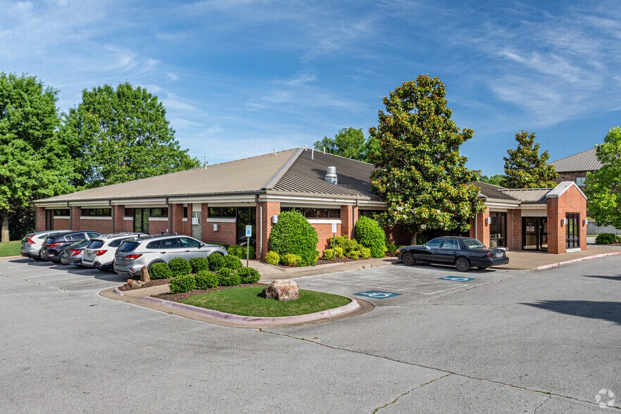 More Photos Of 5330 Willow Creek Dr, Springdale Medical For Lease