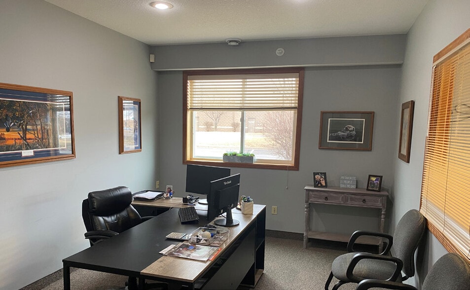 More Photos Of 11250-11258 86th Ave N, Maple Grove Office For Lease