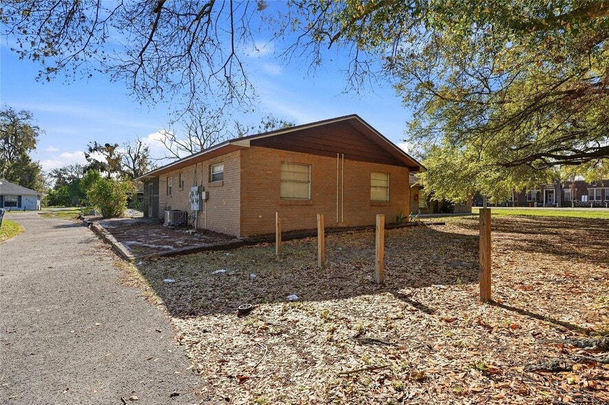 More Photos Of 2300 W Cannon Ter NW, Winter Haven Apartments For Sale