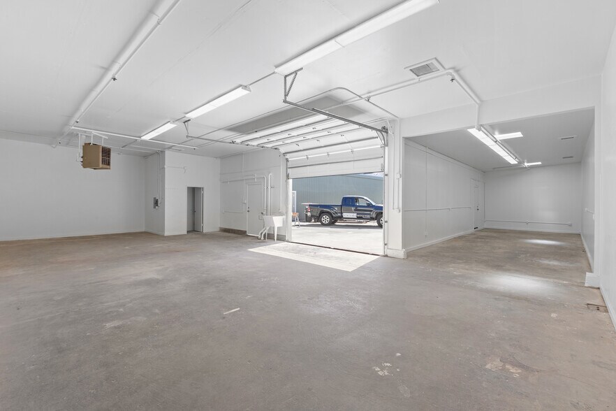 More Photos Of 1580 Wallace Ave, San Francisco Service For Sale