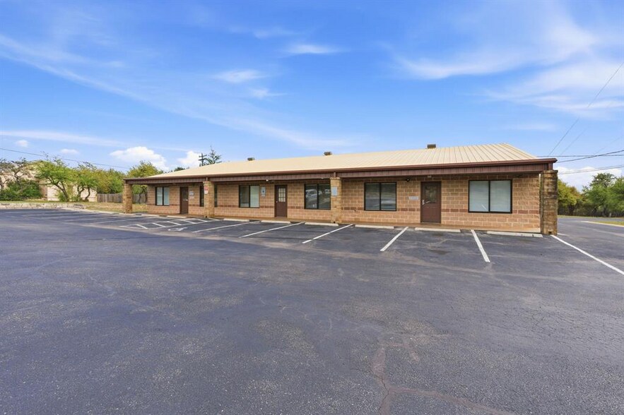 More Photos Of 2100 E Highway 290, Dripping Springs Flex For Lease