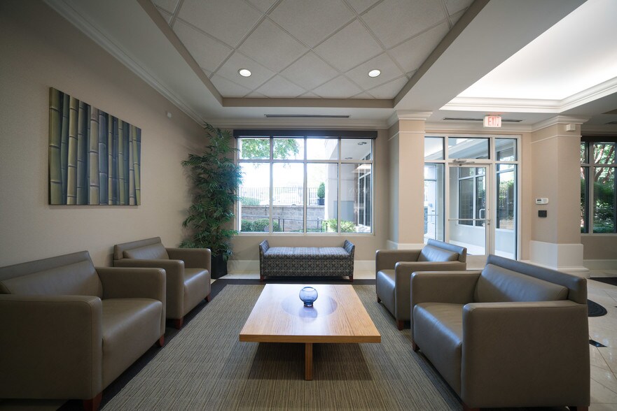 More Photos Of 610 E Morehead St, Charlotte Office For Lease