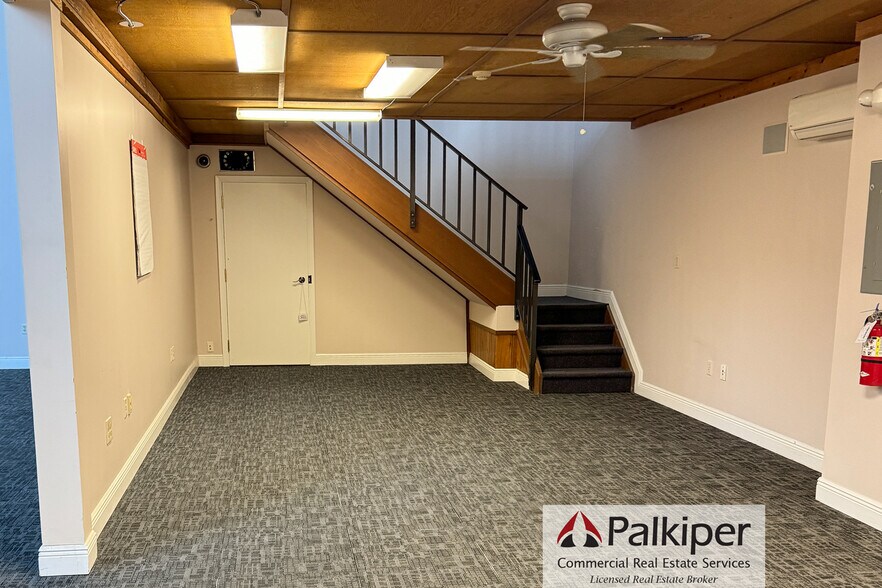 More Photos Of 4340 Edgewater Dr, Orlando Warehouse For Lease