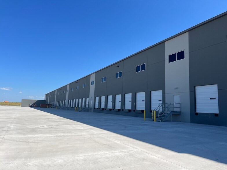 More Photos Of FM 2720 & US 130, Lockhart Unknown For Lease