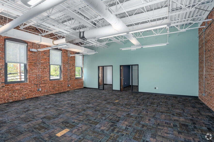 More Photos Of 180 W Ostend St, Baltimore Office For Lease