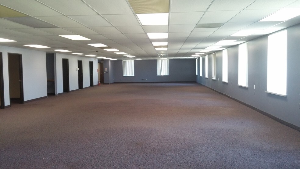 More Photos Of 8550-8565 N Silvery Ln, Dearborn Heights Medical For Sale