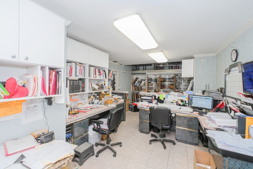 More Photos Of 1944-1952 Richmond Terrace, Staten Island Showroom For Lease