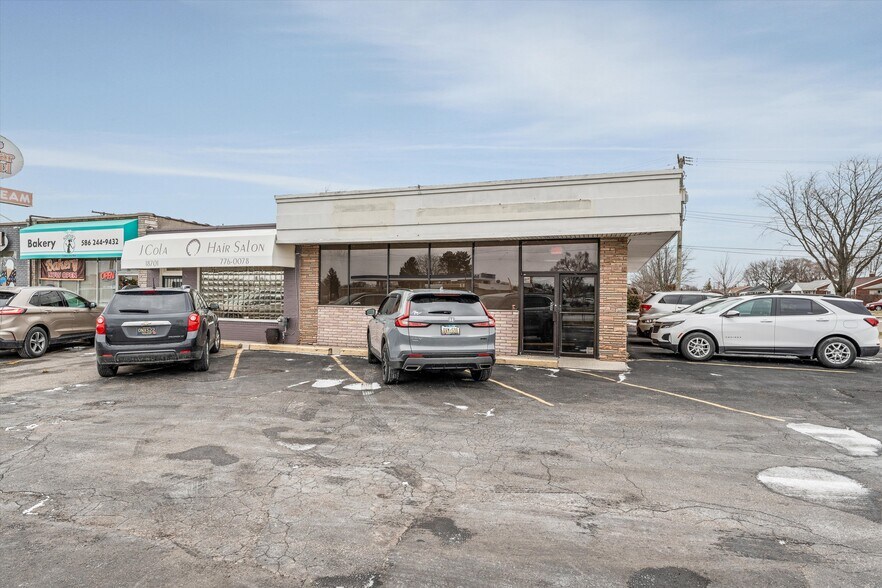 More Photos Of 18703 E 10 Mile Rd, Roseville Storefront For Lease