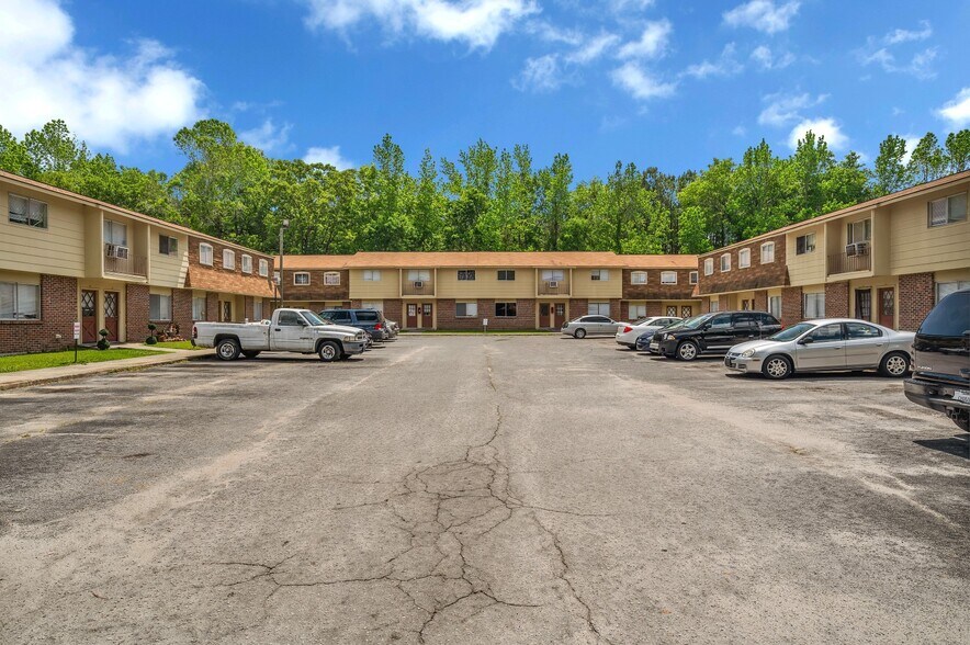 More Photos Of 901 Corona Dr, Orangeburg Apartments For Sale