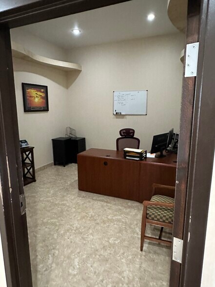 More Photos Of 10501 S Orange Ave, Orlando Light Manufacturing For Sale