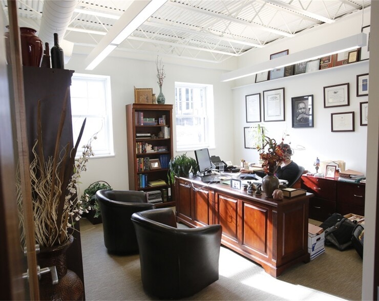 More Photos Of 926 Cherry St, Kansas City Office For Sale