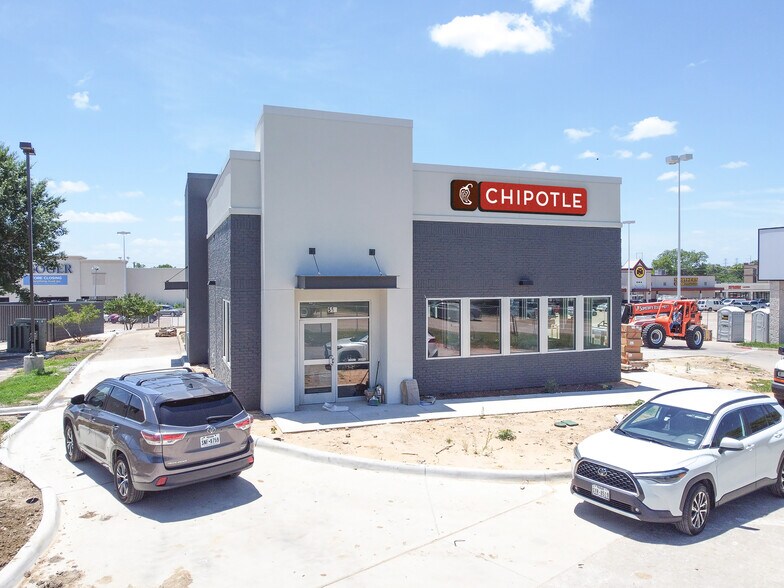 Primary Photo Of 550 W Interstate 30, Garland Fast Food For Sale