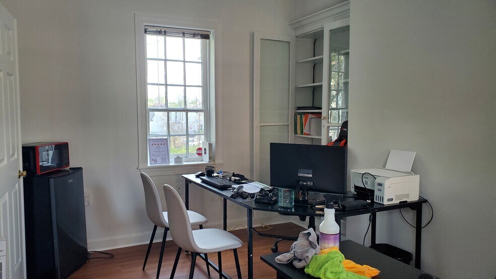 More Photos Of 23 E Market St, Leesburg Loft Creative Space For Lease