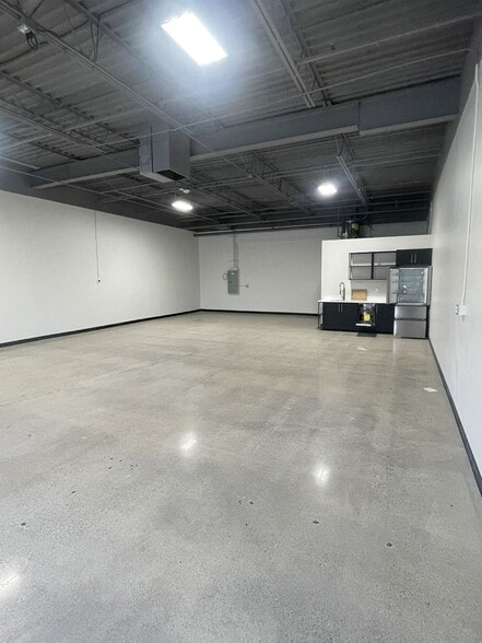 More Photos Of 8949 N Deerbrook Trl, Brown Deer Light Distribution For Sale