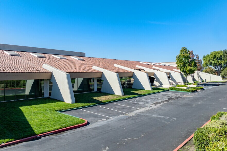 More Photos Of 195 S Milpitas Blvd, Milpitas Research And Development For Lease