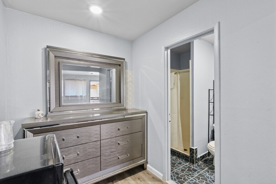 More Photos Of 839 Isabella St, Oakland Hotel For Sale