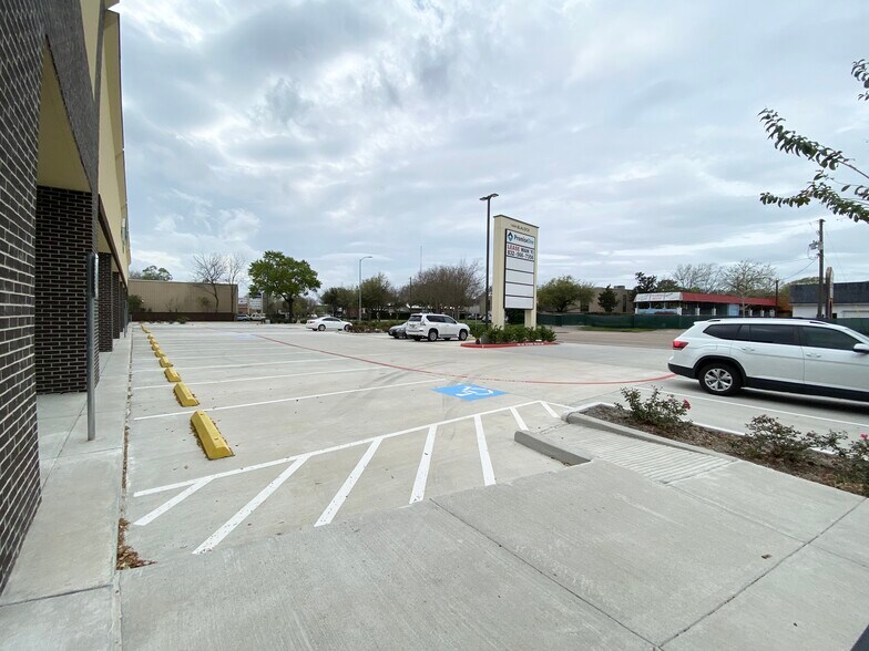 More Photos Of 1444 Blalock Rd, Houston Unknown For Lease