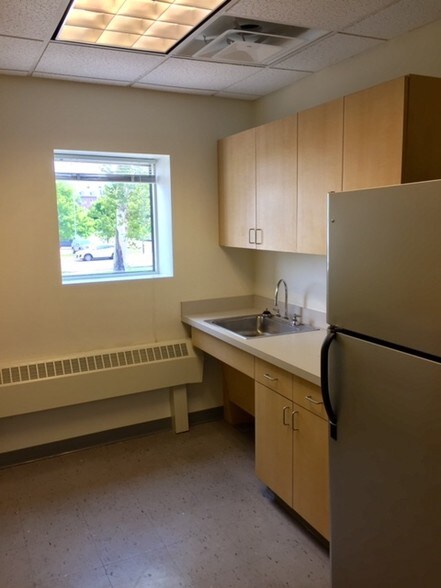 More Photos Of 4801 S Broad St, Philadelphia Office For Sale