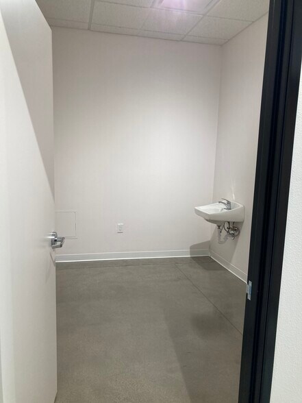 More Photos Of 8810 S Eastern Ave, Las Vegas Freestanding For Sale