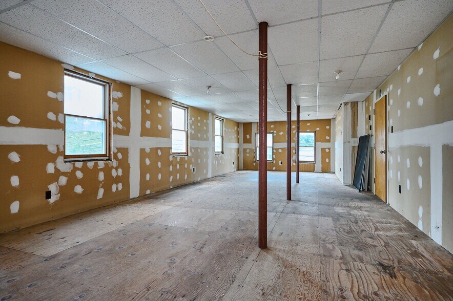 More Photos Of 42-44 Pleasant St, Easthampton Storefront Retail Residential For Sale