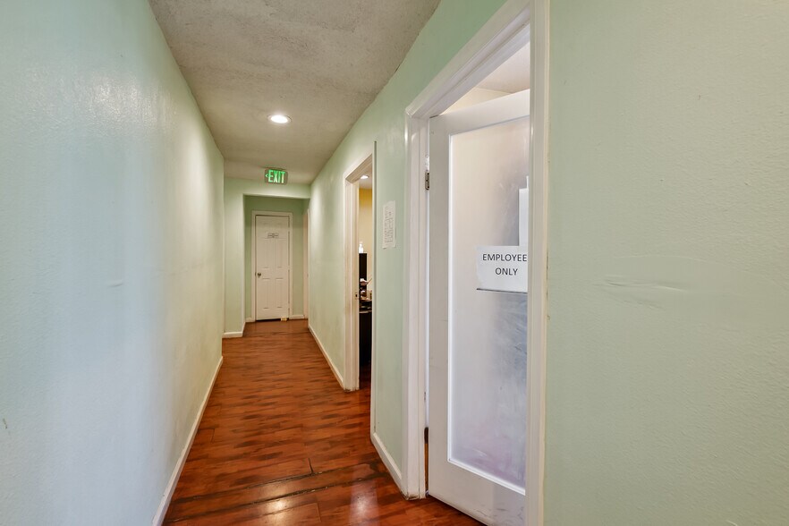 More Photos Of 355-359 N Fairfax Ave, Los Angeles Storefront Retail Office For Lease